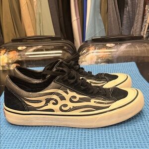 Vans Deacon 36  Black Gray and Cream Sneakers with Tribal Design